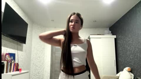 Lola online show from February 28, 6:09 pm