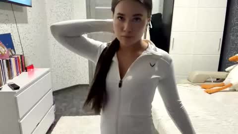 Lola online show from March 5, 4:03 pm