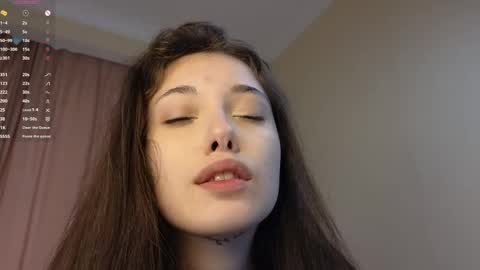 Snapshot of maryrosejansson chatting on May 29, 3:04 am Hi Im Olivia Im new here3 online show from May 29, 3:04 am