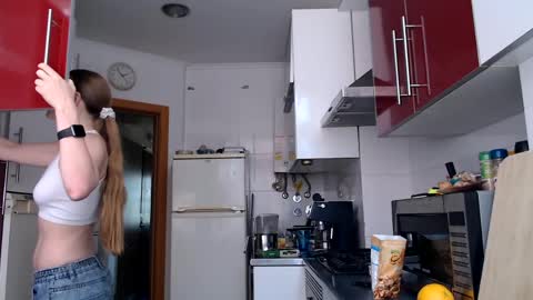 Snapshot of marytiny chatting on April 18, 12:53 pm Mary online show from April 18, 12:53 pm