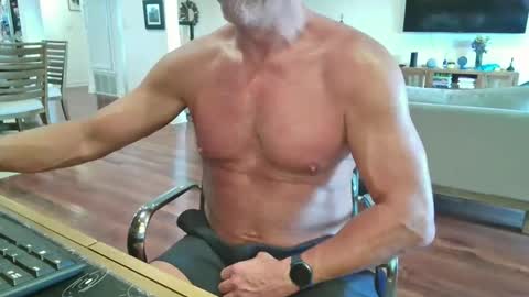 Snapshot of mascmuscle49 chatting on February 2, 8:07 pm mascmuscle49 online show from February 2, 8:07 pm
