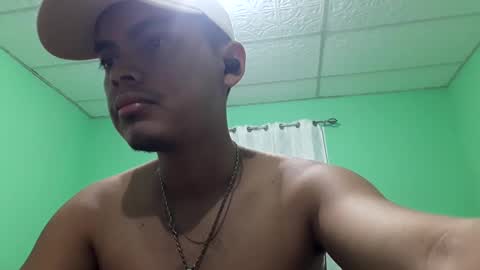 Snapshot of maserati120 chatting on February 17, 1:47 am Max online show from February 17, 1:47 am