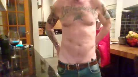 Masked Masturbation Couple online show from December 16, 11:21 pm