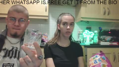 Snapshot of maskedman699 chatting on December 15, 10:26 pm Extreme Couple online show from December 15, 10:26 pm