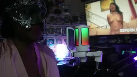 Snapshot of maskedmilf822397 chatting on October 25, 8:33 am maskedmilf822397 online show from October 25, 8:33 am