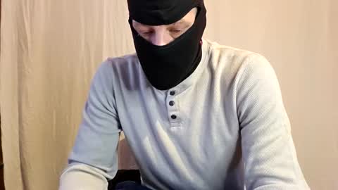 Snapshot of maskedyogaman chatting on February 8, 10:35 pm maskedyogaman online show from February 8, 10:35 pm