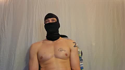 Snapshot of maskedyogaman chatting on February 19, 2:51 am maskedyogaman online show from February 19, 2:51 am