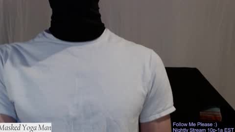 Snapshot of maskedyogaman chatting on March 3, 3:34 am maskedyogaman online show from March 3, 3:34 am