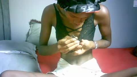 maskgang001 online show from April 25, 4:37 am