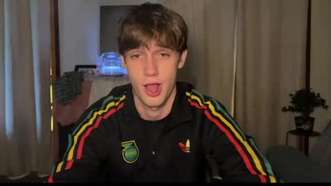 Snapshot of mason_gallagher chatting on June 4, 2:34 pm Mason online show from June 4, 2:34 pm