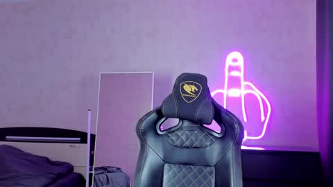 Snapshot of mason_warhol chatting on December 19, 6:01 pm Mason online show from December 19, 6:01 pm