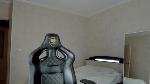 Snapshot of mason_warhol chatting on February 10, 9:47 pm Mason online show from February 10, 9:47 pm