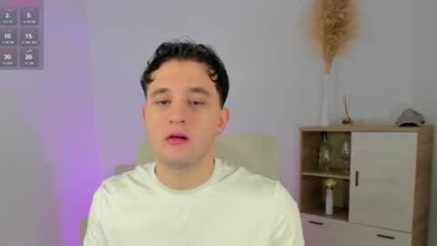 Snapshot of massimo_fiore chatting on February 8, 11:08 pm Massimo online show from February 8, 11:08 pm