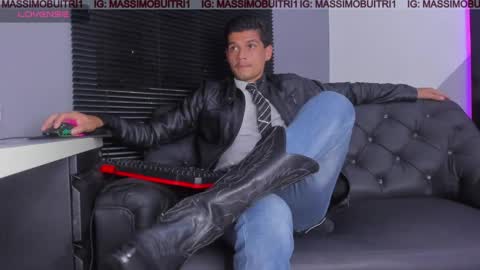 Snapshot of massimo_g chatting on April 22, 1:41 am I am Massimo online show from April 22, 1:41 am
