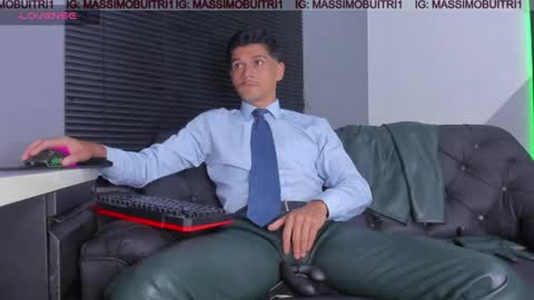 Snapshot of massimo_g chatting on April 23, 1:51 am I am Massimo online show from April 23, 1:51 am