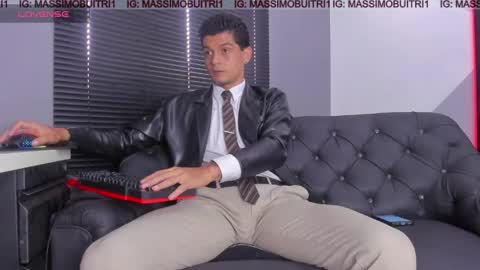 Snapshot of massimo_g chatting on May 16, 12:48 pm I am Massimo online show from May 16, 12:48 pm