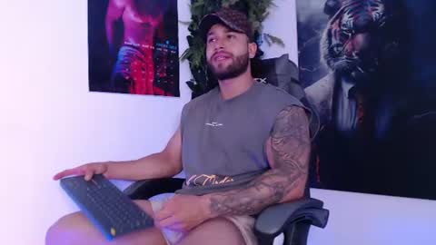Snapshot of massimofiore_ chatting on July 17, 2:40 am Massimo online show from July 17, 2:40 am
