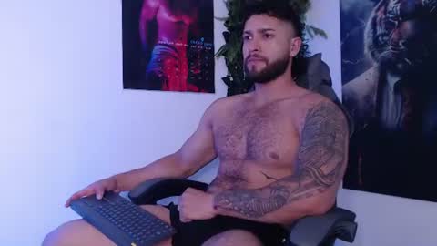 Snapshot of massimofiore_ chatting on July 26, 7:32 pm Massimo online show from July 26, 7:32 pm