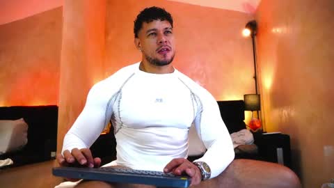 massimowalton2 online show from May 18, 2:18 am