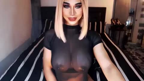 Snapshot of massivecockxmistress chatting on October 4, 1:25 am Aica online show from October 4, 1:25 am