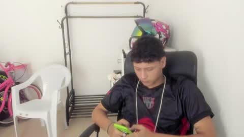 Snapshot of master_billy1 chatting on June 17, 5:21 am master_billy1 online show from June 17, 5:21 am