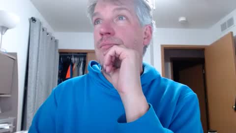 Snapshot of master_thorn chatting on February 6, 3:37 am Master Thorn online show from February 6, 3:37 am