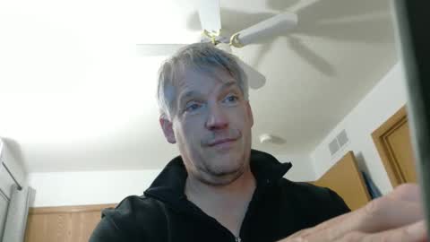 Snapshot of master_thorn chatting on October 17, 2:04 am Master Thorn online show from October 17, 2:04 am