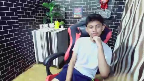 Snapshot of masteralex19 chatting on March 1, 9:22 am Alex online show from March 1, 9:22 am