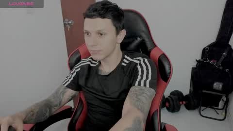 Snapshot of masterdave7 chatting on November 18, 6:01 pm Dave online show from November 18, 6:01 pm