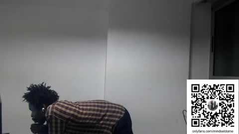 Snapshot of masterdomfuck chatting on April 21, 1:42 am Masterdomfuck online show from April 21, 1:42 am