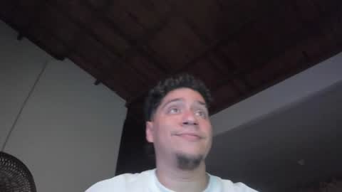 Snapshot of masterjuanc chatting on June 14, 12:30 am Juan Independent Model online show from June 14, 12:30 am