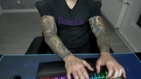 masterkingmuscle online show from January 3, 8:43 pm