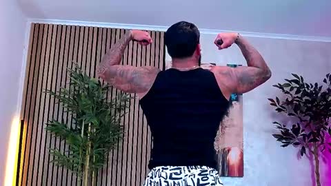 Snapshot of masterkingofmuscle chatting on May 4, 9:22 pm masterkingofmuscle online show from May 4, 9:22 pm