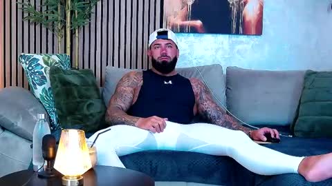 Snapshot of masterkingofmuscle chatting on May 12, 7:05 am masterkingofmuscle online show from May 12, 7:05 am