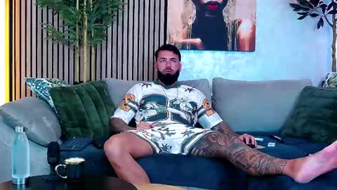 Snapshot of masterkingofmuscle chatting on June 1, 7:43 am masterkingofmuscle online show from June 1, 7:43 am