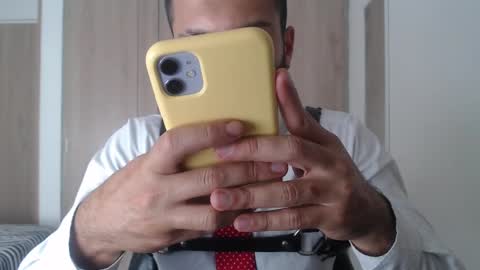   online show from December 3, 4:28 pm