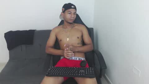 Snapshot of masters_latins chatting on July 25, 4:15 pm masters_latins online show from July 25, 4:15 pm