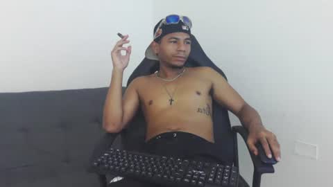 Snapshot of masters_latins chatting on July 28, 4:39 pm masters_latins online show from July 28, 4:39 pm