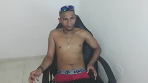 Snapshot of masters_latins chatting on August 2, 2:59 pm masters_latins online show from August 2, 2:59 pm