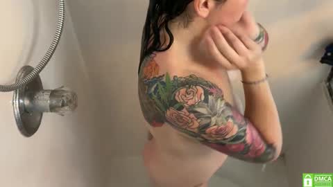 Snapshot of matchingtracksuits chatting on December 17, 2:11 pm Jer and Kel online show from December 17, 2:11 pm