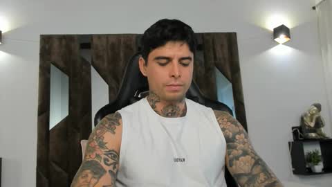 mateo_dilucajs1 online show from October 14, 8:31 pm