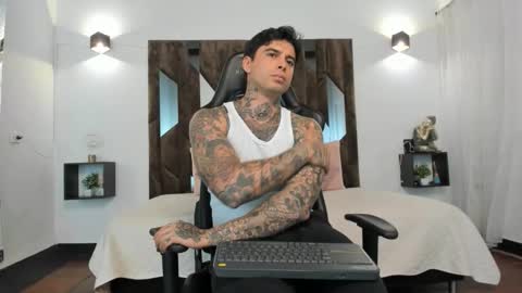 mateo_dilucajs1 online show from October 21, 8:53 pm