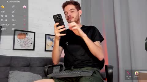 Snapshot of mateo_hunter chatting on November 4, 3:38 am MATEO HUNTER online show from November 4, 3:38 am