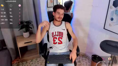 Snapshot of mateo_hunter chatting on November 5, 5:07 am MATEO HUNTER online show from November 5, 5:07 am