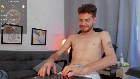 Snapshot of mateo_hunter chatting on November 15, 6:11 am MATEO HUNTER online show from November 15, 6:11 am