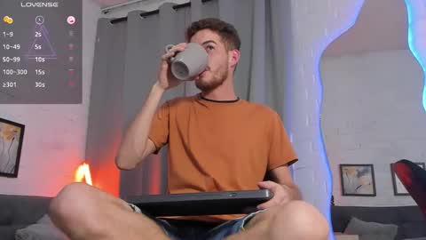 Snapshot of mateo_hunter chatting on November 17, 12:05 am MATEO HUNTER online show from November 17, 12:05 am