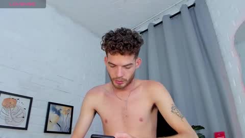 Snapshot of mateo_hunter chatting on December 19, 6:42 am MATEO HUNTER online show from December 19, 6:42 am