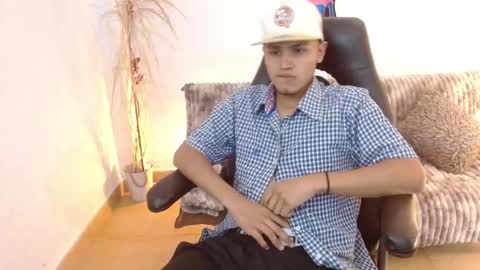Snapshot of mateo_peet chatting on February 1, 3:38 am Mateo online show from February 1, 3:38 am