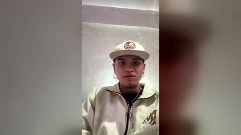 Snapshot of mateo_peet chatting on July 4, 4:29 am Mateo online show from July 4, 4:29 am