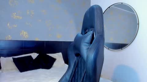 Mathew Flintt  online show from December 19, 9:33 pm